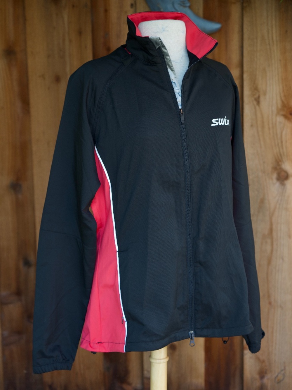 Vintage Y2K SWIX. Black & Pink Lightweight Athletic Jacket Woman's L